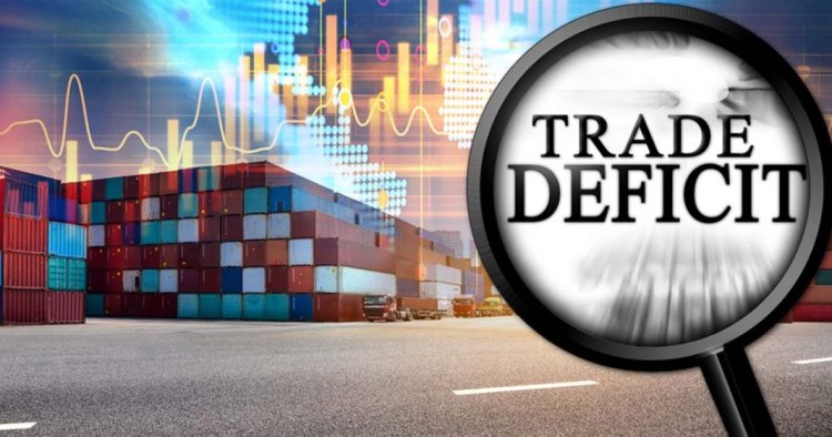In Q1, the trade deficit decreases by 42%.